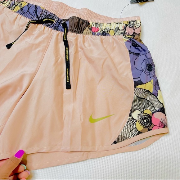 Nike | Women’s Nike Running shorts - Picture 4 of 6